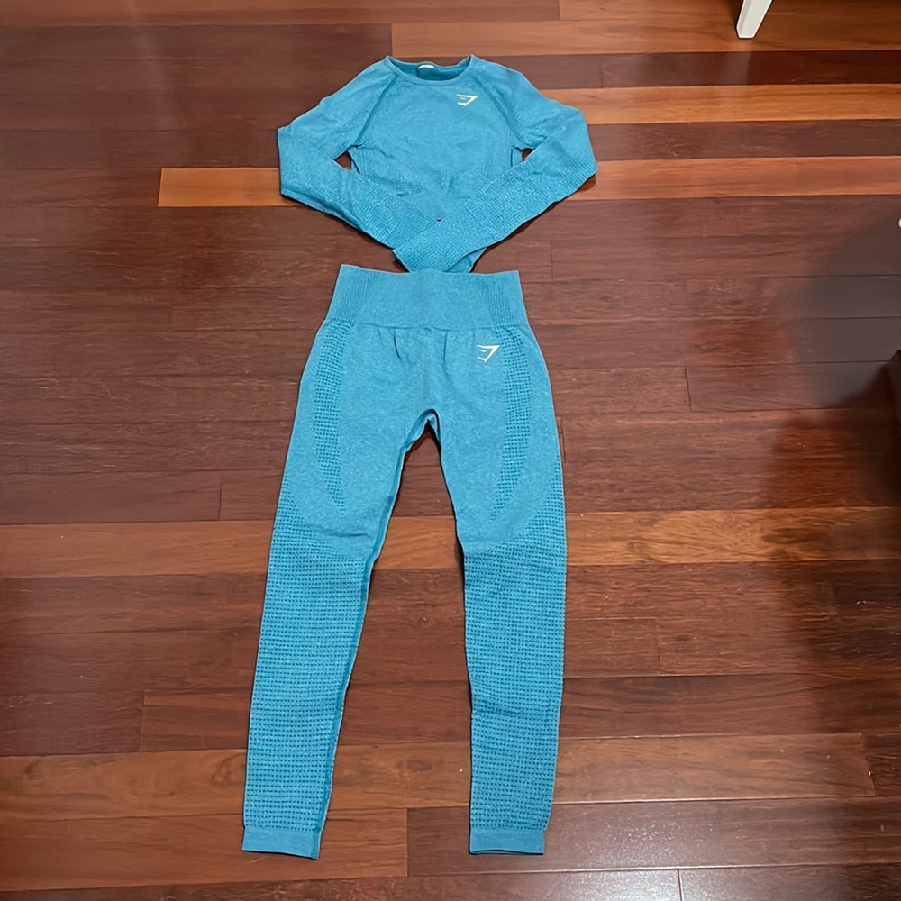 Gymshark aqua crop top and leggings (matching set) in XS top and bottom